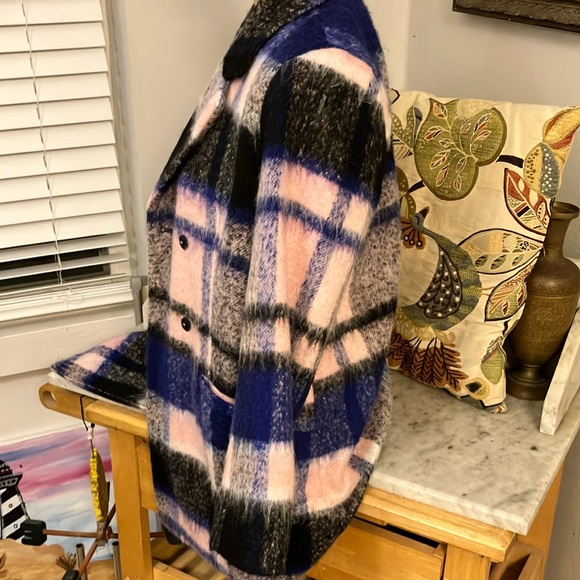 Elle Blue and Pink Blazer with Plaid Design So Warm And Cozy For All Occasions! - Picture 5 of 9